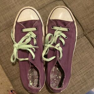 Girls purple converse